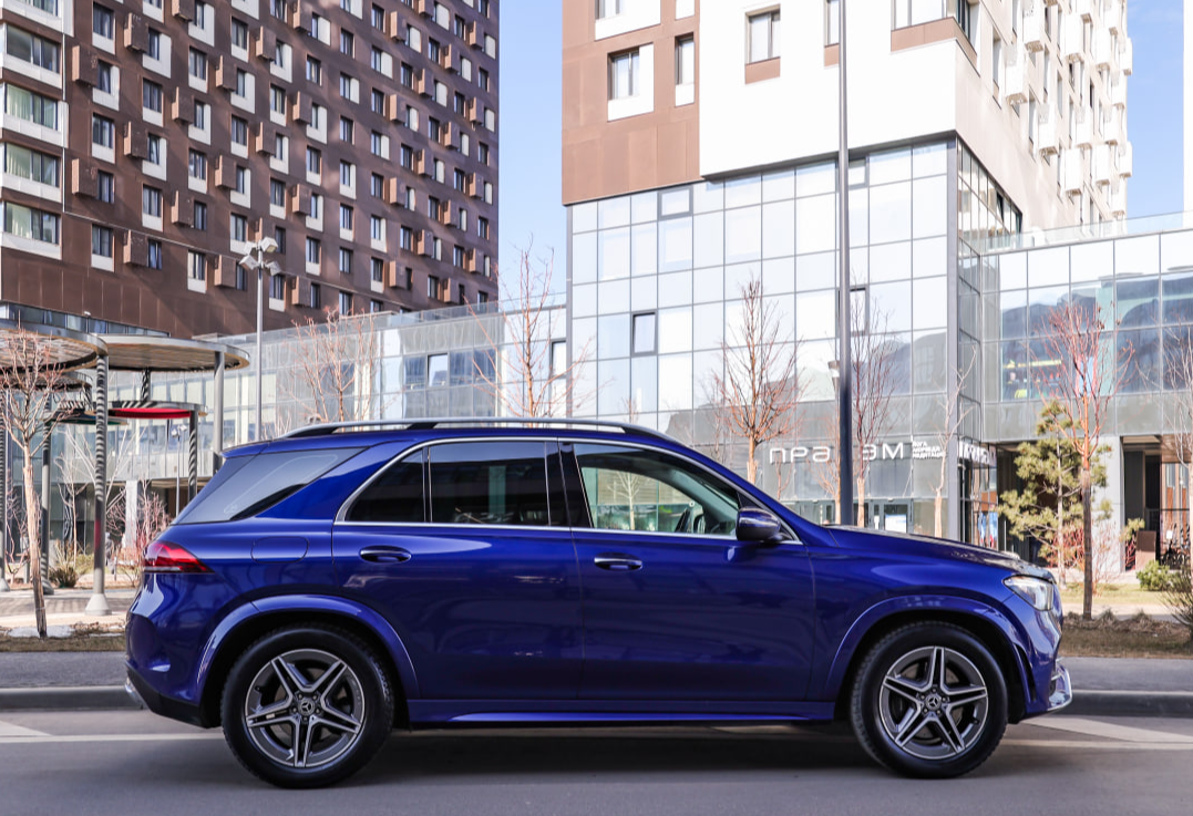 Аренда mercedes-benz gle премиум класса 2020 года в городе Москва Авиамоторная от 11120 руб./сутки, полный привод, двигатель: дизель, объем 2 литра, каско (Мультидрайв), ОСАГО (Мультидрайв), без водителя, недорого, вид 2 - RentRide