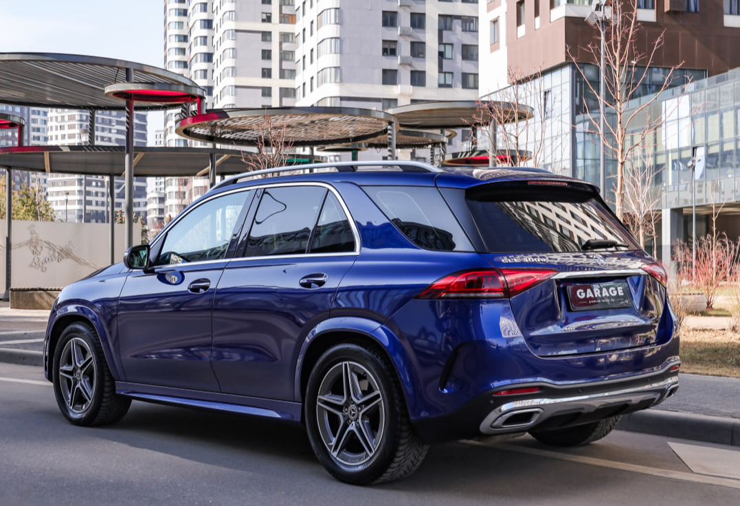 Аренда mercedes-benz gle премиум класса 2020 года в городе Москва Авиамоторная от 11120 руб./сутки, полный привод, двигатель: дизель, объем 2 литра, каско (Мультидрайв), ОСАГО (Мультидрайв), без водителя, недорого, вид 3 - RentRide