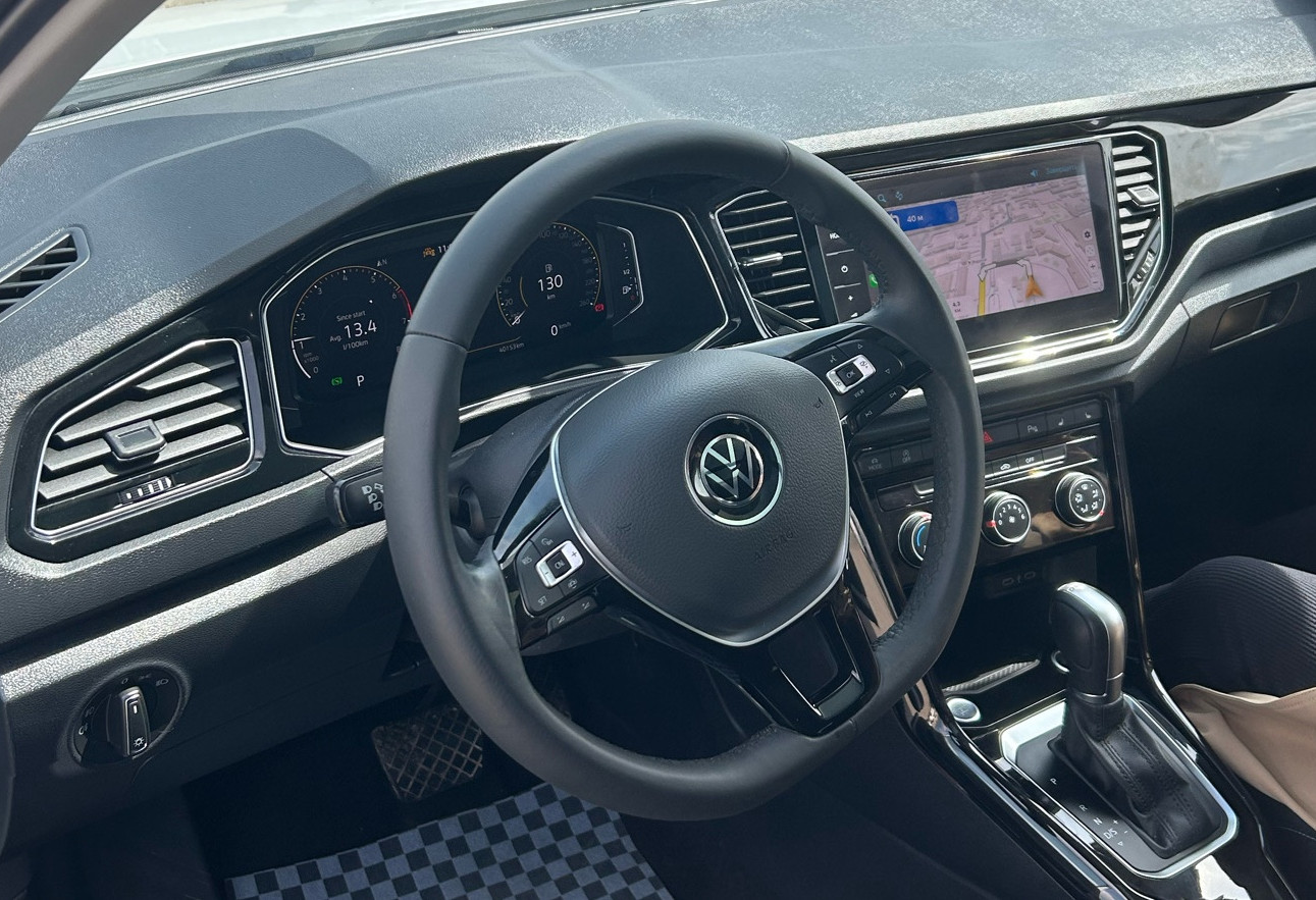 Аренда volkswagen t-roc эконом класса 2023 года в городе Москва от 3040 руб./сутки, передний привод, двигатель: бензин, объем 1.4 литра, ОСАГО (Мультидрайв), без водителя, недорого, вид 4 - RentRide