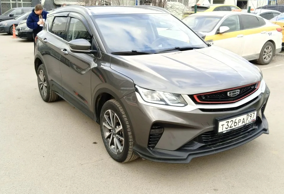 Аренда geely coolray комфорт класса 2023 года в городе Москва Новые Черемушки от 2900 руб./сутки, передний привод, двигатель: бензин, объем 1.5 литров, ОСАГО (Мультидрайв), без водителя, недорого - RentRide