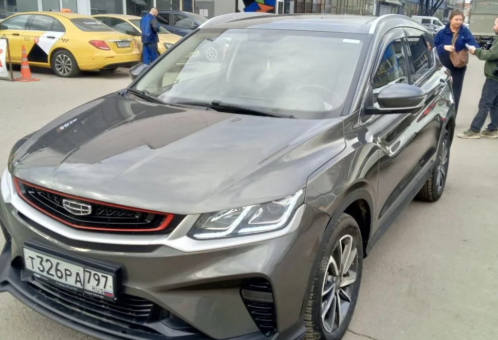 Аренда geely coolray комфорт класса 2023 года в городе Москва Новые Черемушки от 2900 руб./сутки, передний привод, двигатель: бензин, объем 1.5 литров, ОСАГО (Мультидрайв), без водителя, недорого, вид 4 - RentRide