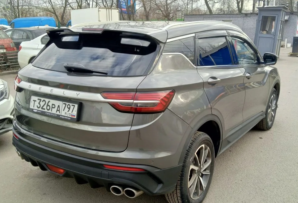 Аренда geely coolray комфорт класса 2023 года в городе Москва Новые Черемушки от 2900 руб./сутки, передний привод, двигатель: бензин, объем 1.5 литров, ОСАГО (Мультидрайв), без водителя, недорого, вид 2 - RentRide