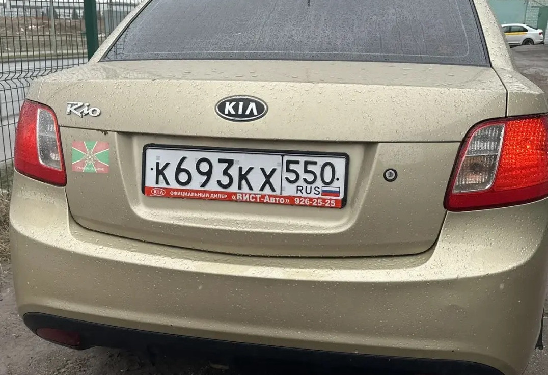 Аренда kia rio эконом класса 2010 года в городе Москва Теплый Стан от 900 руб./сутки, передний привод, двигатель: бензин, объем 1.4 литра, ОСАГО (Впишу в полис), без водителя, недорого, вид 2 - RentRide