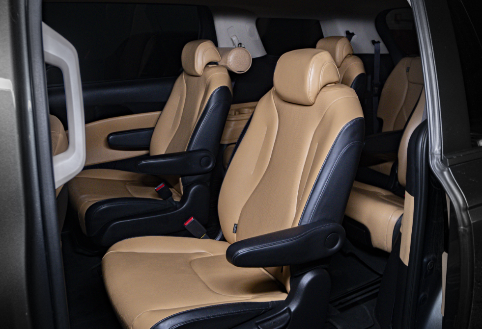 Аренда kia carnival 2021 года в городе Москва Нахимовский проспект от 9600 руб./сутки, передний привод, двигатель: дизель, объем 2.2 литра, ОСАГО (Мультидрайв), без водителя, недорого, вид 4 - RentRide