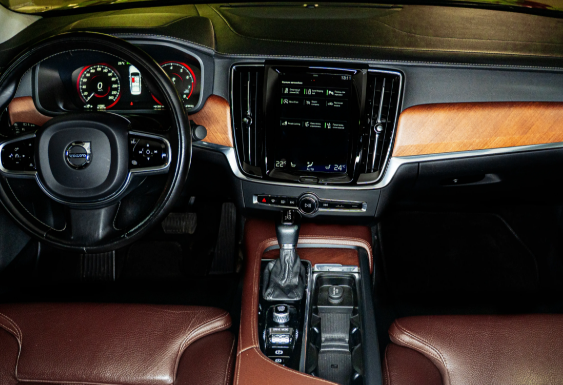 Аренда volvo s90 бизнес класса 2020 года в городе Москва Нахимовский проспект от 7920 руб./сутки, передний привод, двигатель: бензин, объем 2 литра, ОСАГО (Мультидрайв), без водителя, недорого, вид 3 - RentRide