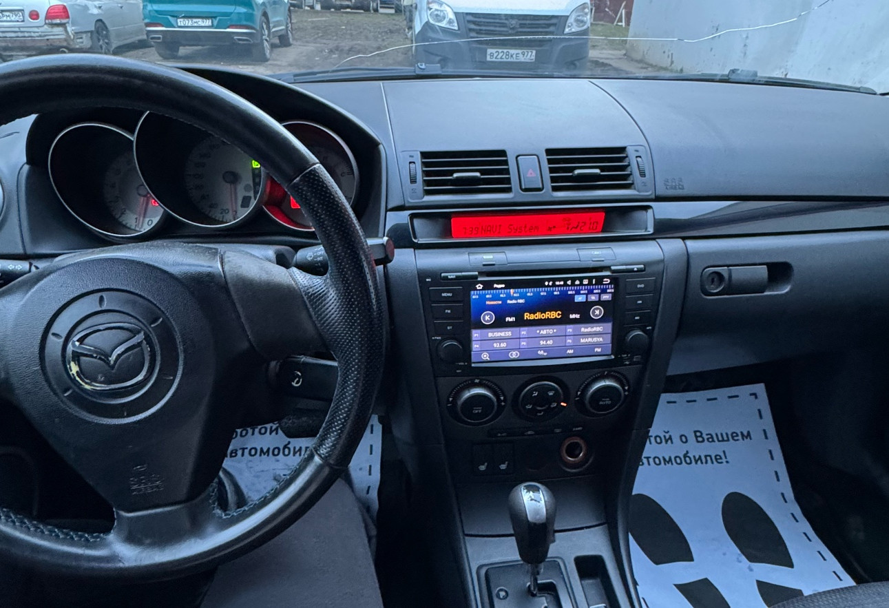 Аренда mazda 3 эконом класса 2007 года в городе Москва Бабушкинская от 1600 руб./сутки, передний привод, двигатель: бензин, объем 1.6 литров, ОСАГО (Впишу в полис), без водителя, недорого, вид 2 - RentRide