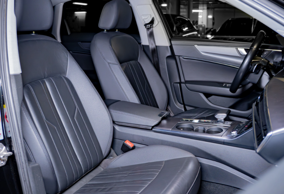 Аренда audi a6 бизнес класса 2020 года в городе Москва Нахимовский проспект от 7600 руб./сутки, передний привод, двигатель: бензин, объем 2 литра, ОСАГО (Мультидрайв), без водителя, недорого, вид 5 - RentRide