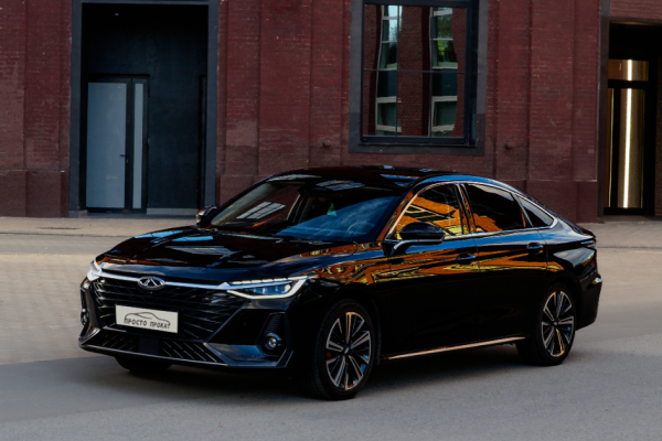 Прокат авто chery arrizo-8 комфорт класса 2023 года в городе Москва Нахимовский проспект от 6400 руб./сутки, передний привод, двигатель: бензин, объем 1.6 литров, ОСАГО (Мультидрайв), без водителя, недорого - RentRide