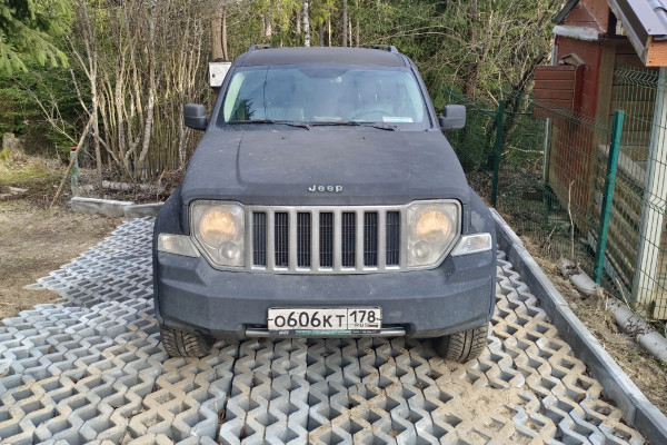 Прокат авто jeep cherokee эконом класса 2012 года в городе Санкт-Петербург Ленинский проспект от 2568 руб./сутки, полный привод, двигатель: гибрид, объем 3.7 литров, ОСАГО (Впишу в полис), без водителя, недорого - RentRide