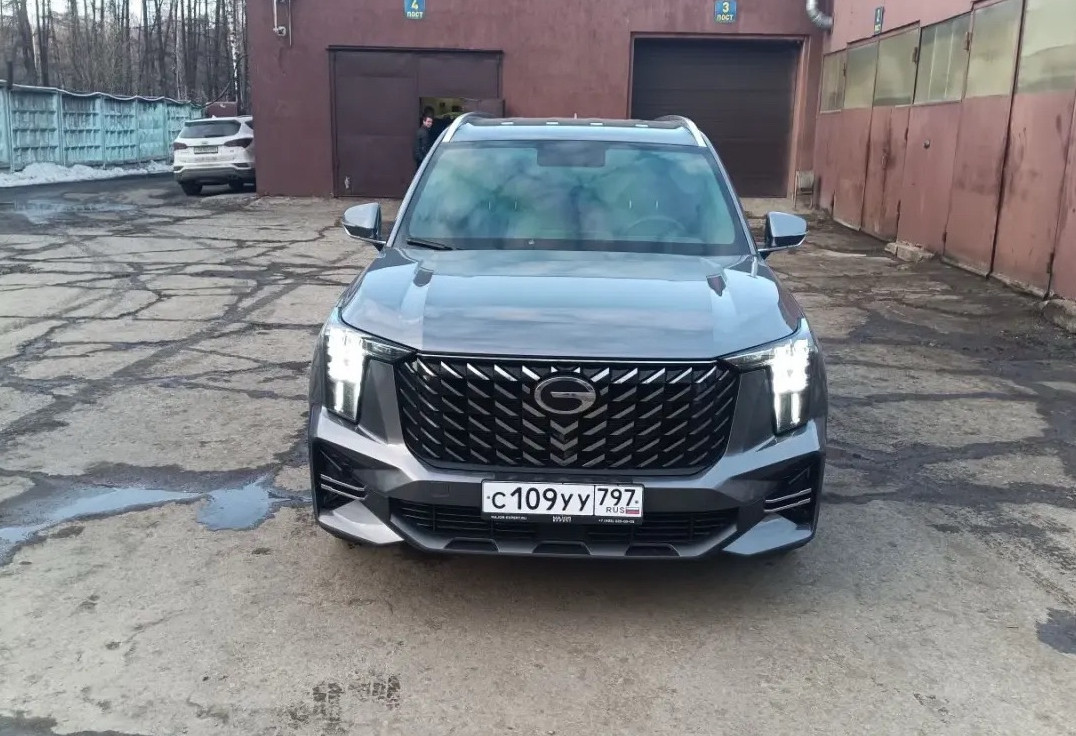 Аренда gac gs8 бизнес класса 2024 года в городе Москва Речной вокзал от 5600 руб./сутки, полный привод, двигатель: бензин, объем 2 литра, каско (Впишу в полис), ОСАГО (Впишу в полис), без водителя, недорого - RentRide