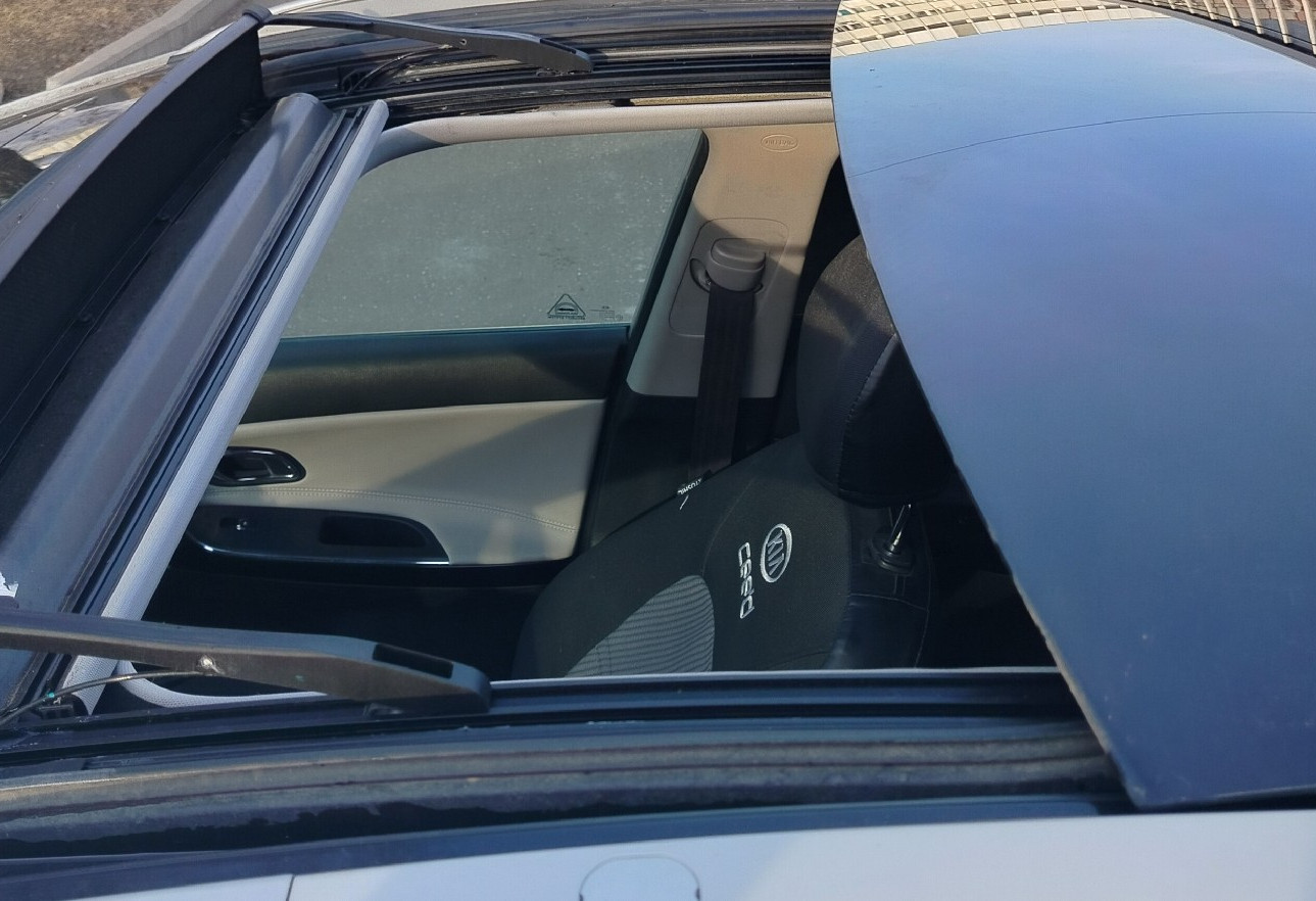 Аренда kia ceed эконом класса 2016 года в городе Москва Аминьевская от 2200 руб./сутки, передний привод, двигатель: бензин, объем 1.6 литров, ОСАГО (Впишу в полис), без водителя, недорого, вид 2 - RentRide