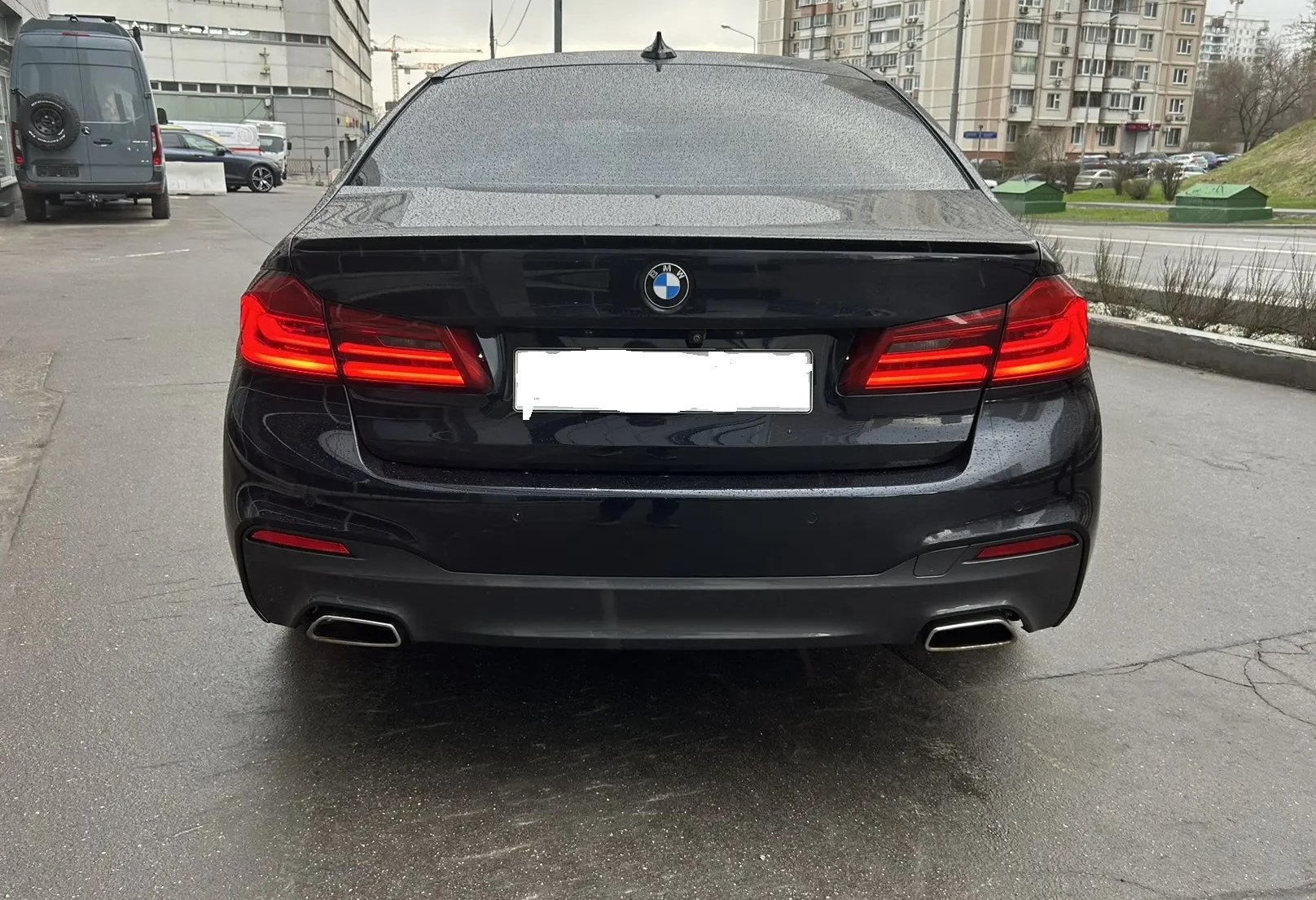 Аренда bmw 5-serii бизнес класса 2019 года в городе Москва Крылатское от 9200 руб./сутки, полный привод, двигатель: дизель, объем 3 литра, каско (Мультидрайв), ОСАГО (Мультидрайв), без водителя, недорого, вид 3 - RentRide