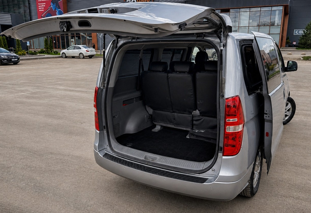 Аренда hyundai h-1 комфорт класса 2015 года в городе Москва от 5200 руб./сутки, задний привод, двигатель: дизель, объем 2.5 литров, ОСАГО (Впишу в полис), без водителя, недорого, вид 3 - RentRide