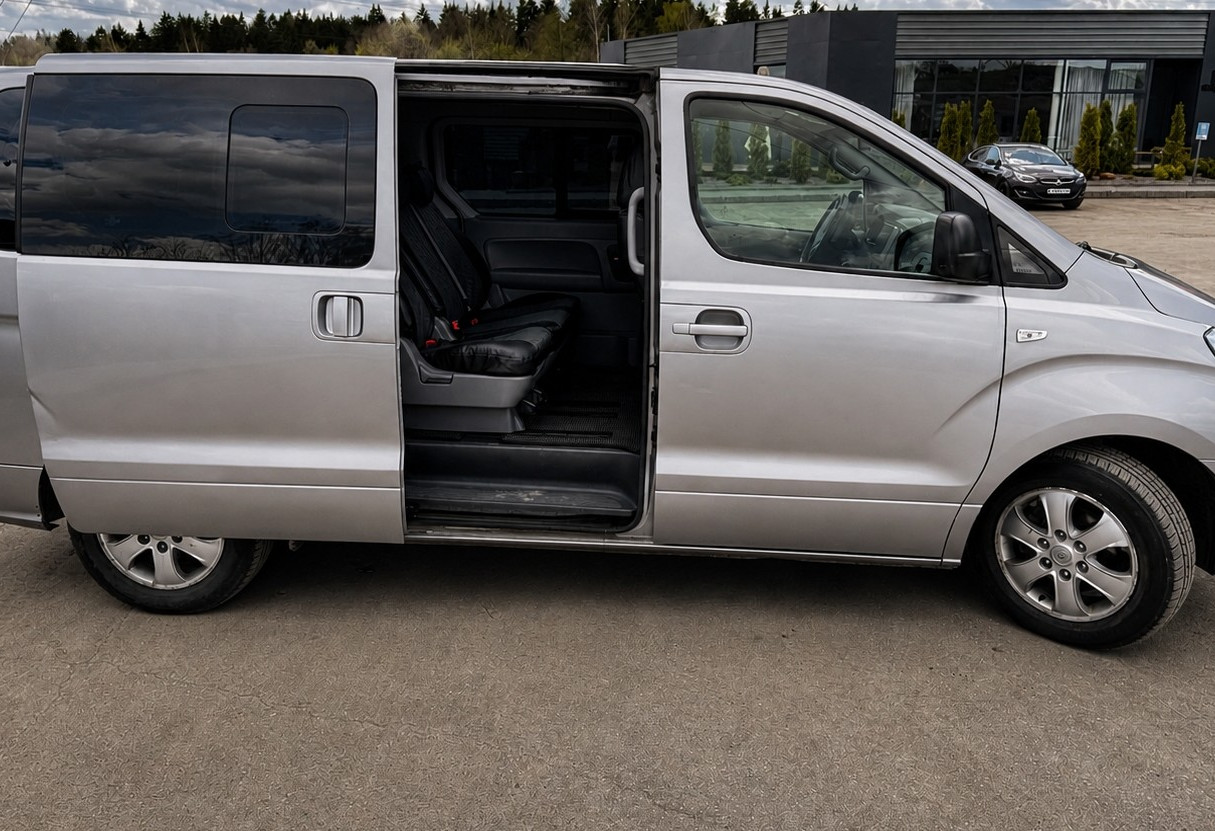 Аренда hyundai h-1 комфорт класса 2015 года в городе Москва от 5200 руб./сутки, задний привод, двигатель: дизель, объем 2.5 литров, ОСАГО (Впишу в полис), без водителя, недорого, вид 7 - RentRide