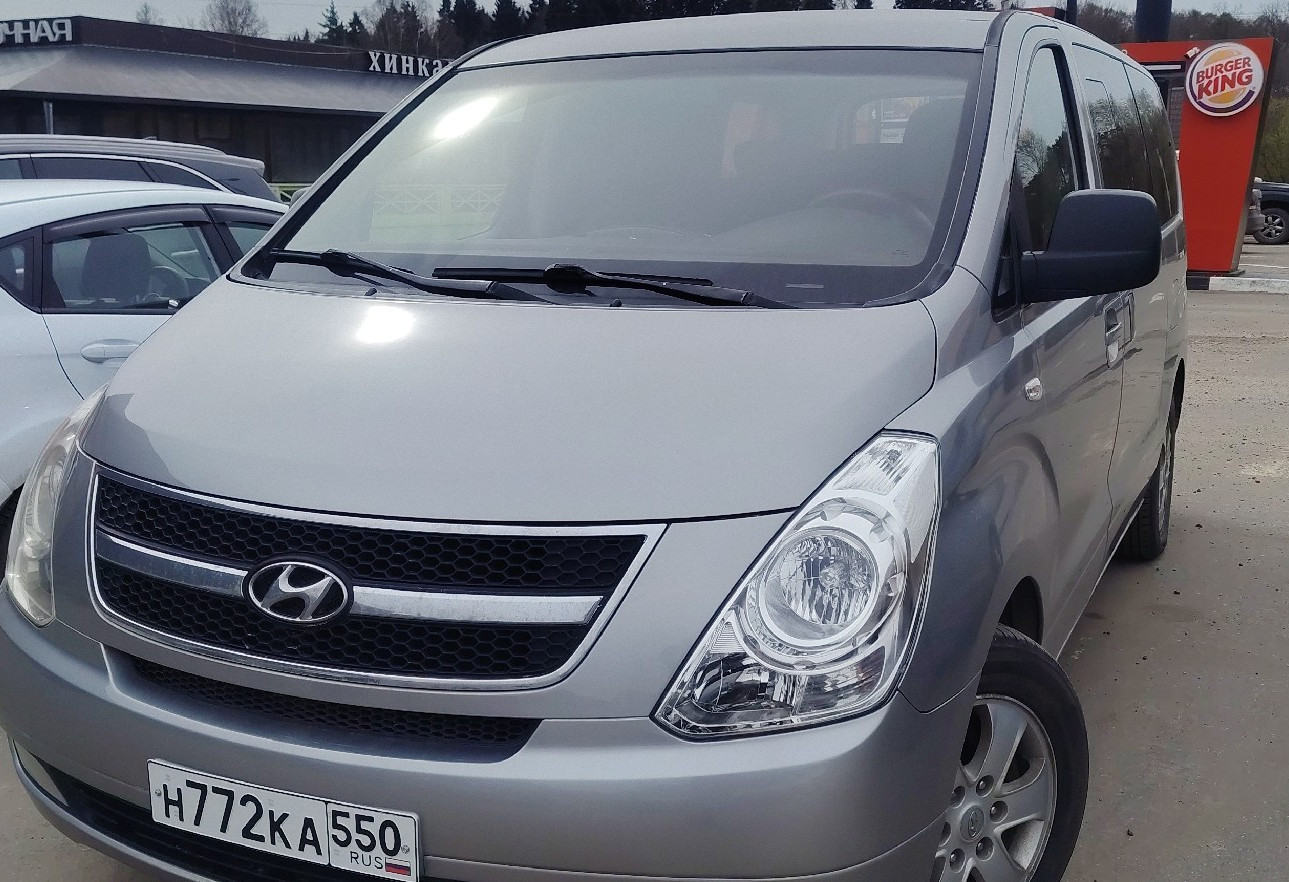 Аренда hyundai h-1 комфорт класса 2015 года в городе Москва от 5200 руб./сутки, задний привод, двигатель: дизель, объем 2.5 литров, ОСАГО (Впишу в полис), без водителя, недорого - RentRide