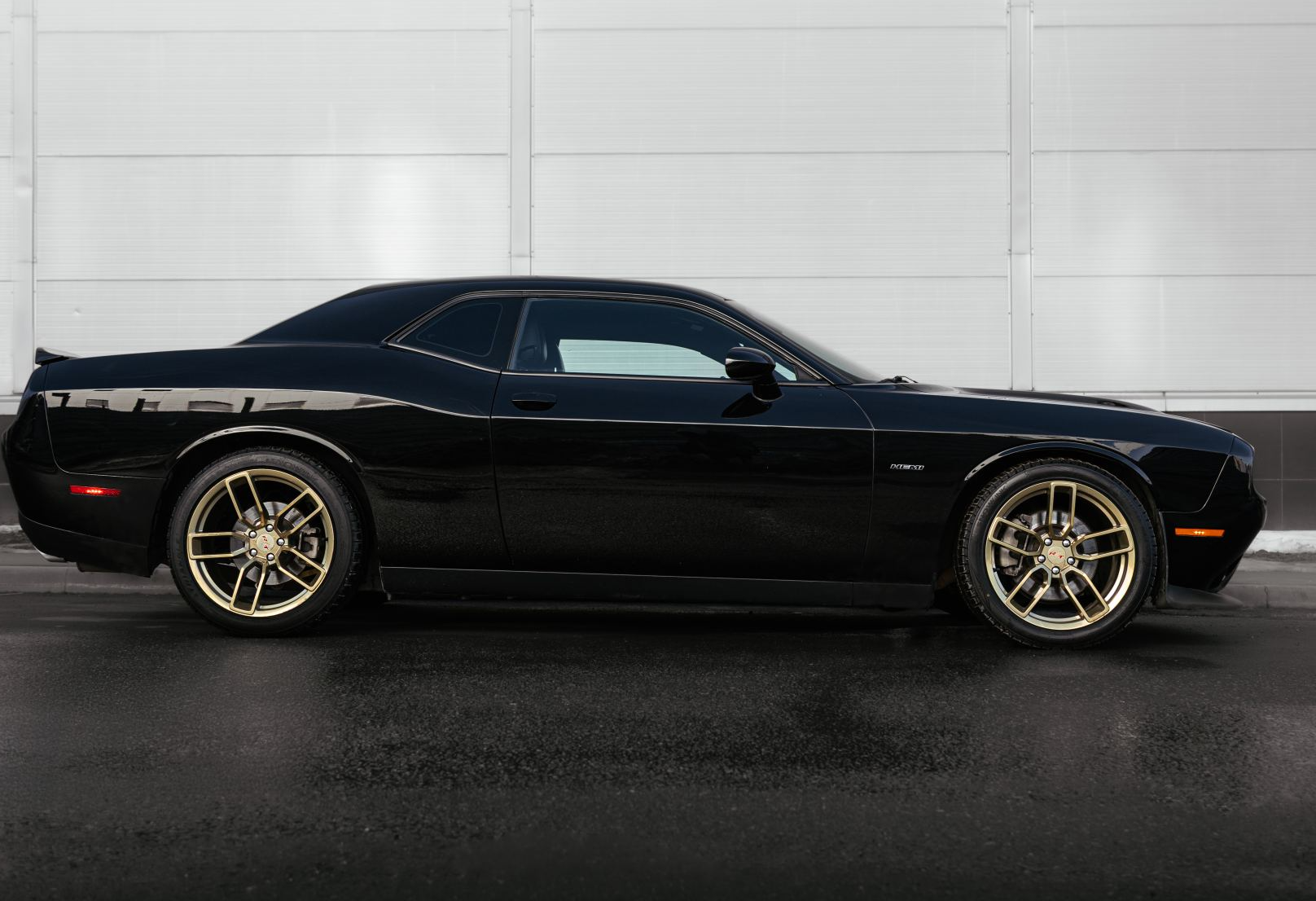 Аренда dodge challenger премиум класса 2021 года в городе Москва Крылатское от 13200 руб./сутки, задний привод, двигатель: бензин, объем 5.7 литров, ОСАГО (Мультидрайв), без водителя, недорого, вид 6 - RentRide