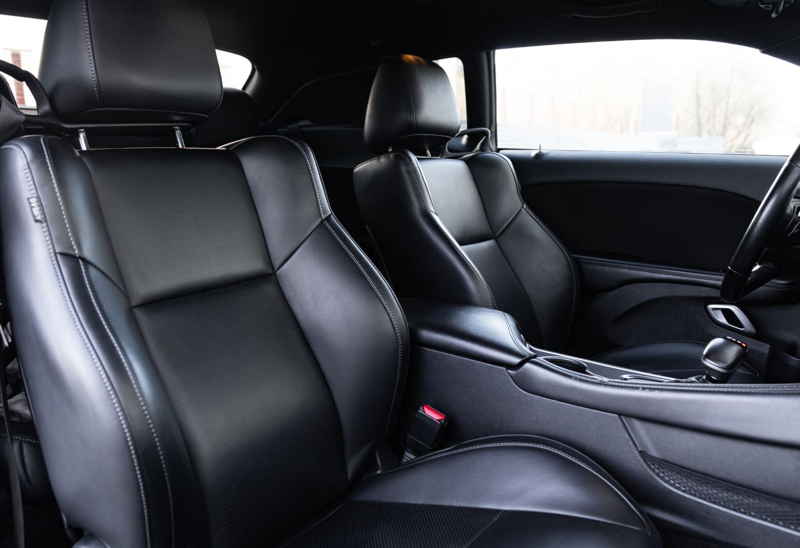 Аренда dodge challenger премиум класса 2021 года в городе Москва Крылатское от 13200 руб./сутки, задний привод, двигатель: бензин, объем 5.7 литров, ОСАГО (Мультидрайв), без водителя, недорого, вид 7 - RentRide