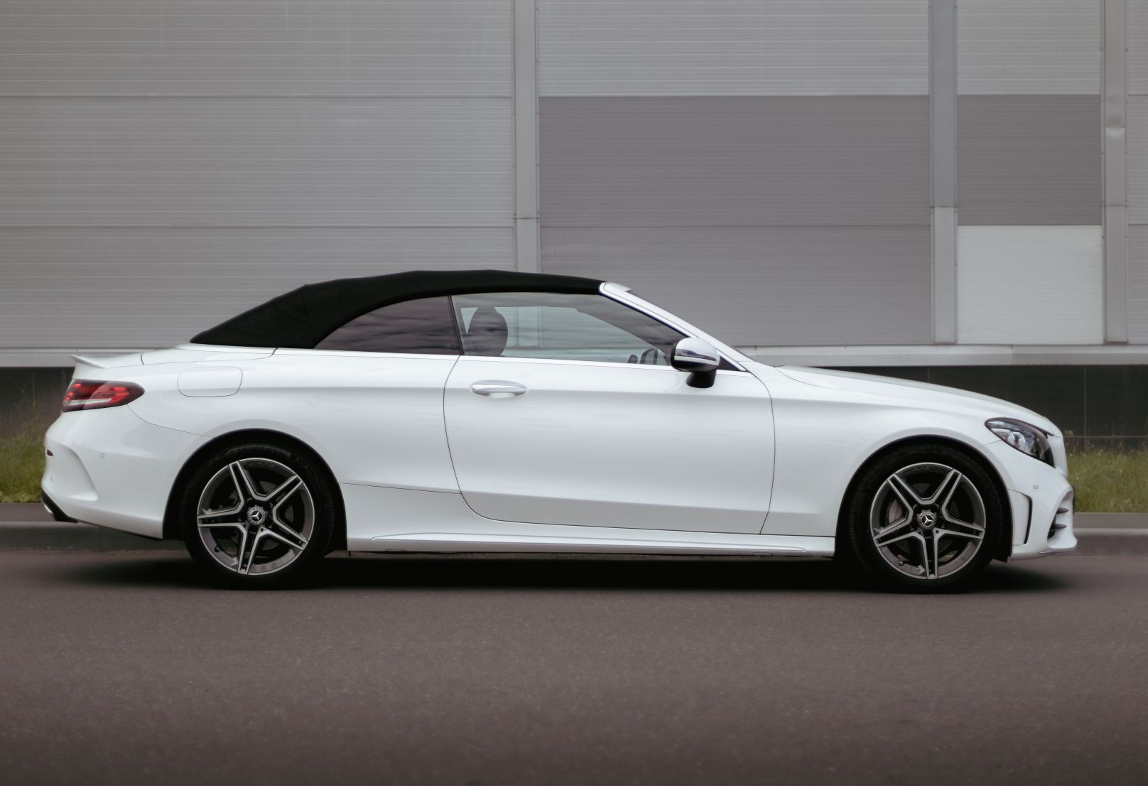 Аренда mercedes-benz c-klass бизнес класса 2022 года в городе Москва Крылатское от 12000 руб./сутки, задний привод, двигатель: бензин, объем 2 литра, ОСАГО (Мультидрайв), без водителя, недорого, вид 3 - RentRide