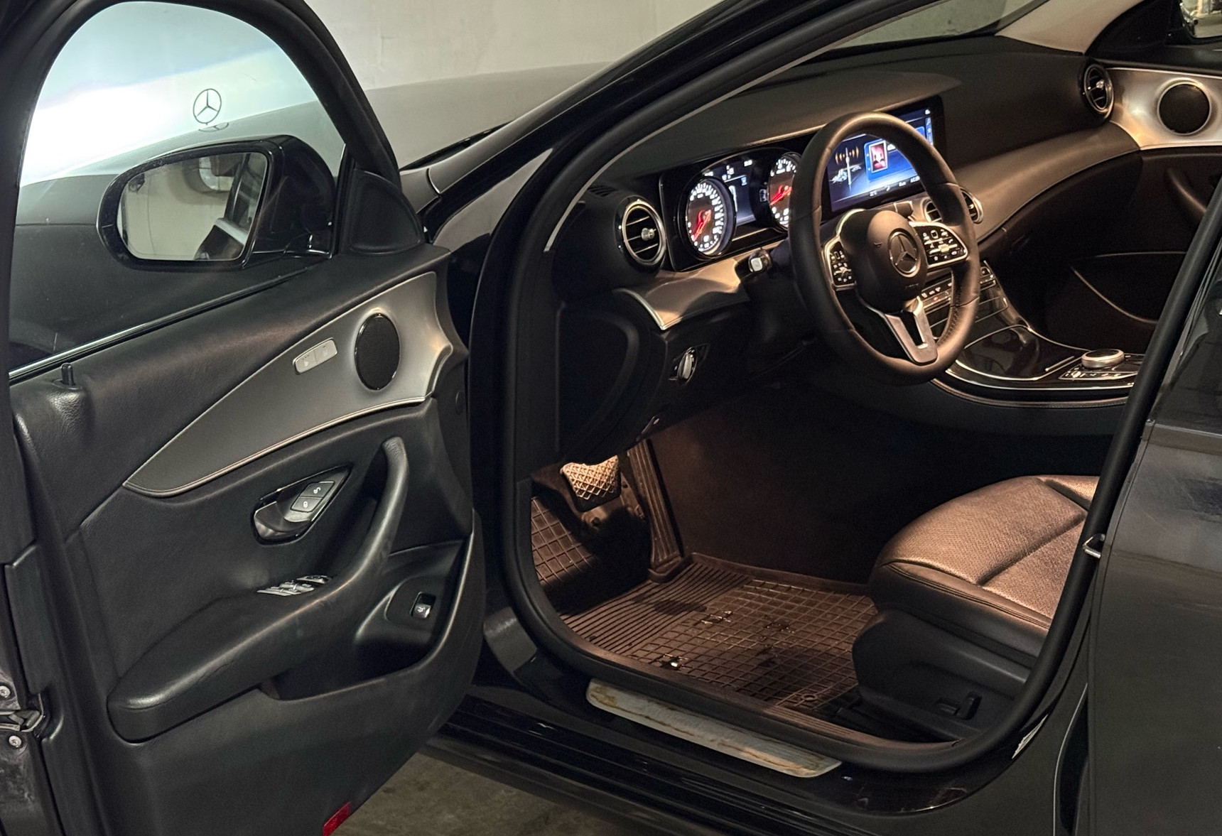 Аренда mercedes-benz e-klass бизнес класса 2018 года в городе Москва Нагорная от 5990 руб./сутки, задний привод, двигатель: бензин, объем 2 литра, каско (Впишу в полис), ОСАГО (Впишу в полис), без водителя, недорого, вид 11 - RentRide