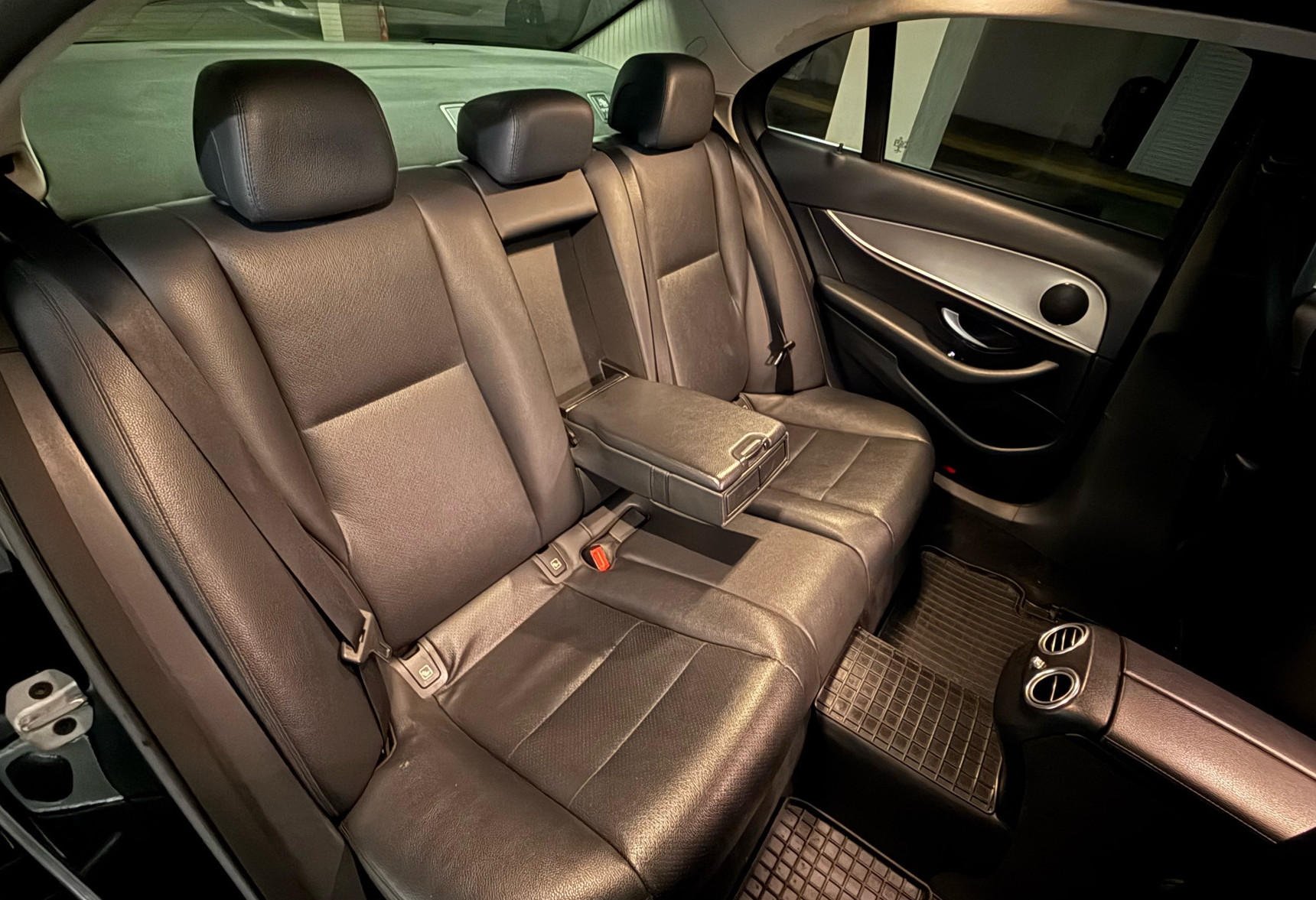 Аренда mercedes-benz e-klass бизнес класса 2018 года в городе Москва Нагорная от 5990 руб./сутки, задний привод, двигатель: бензин, объем 2 литра, каско (Впишу в полис), ОСАГО (Впишу в полис), без водителя, недорого, вид 10 - RentRide