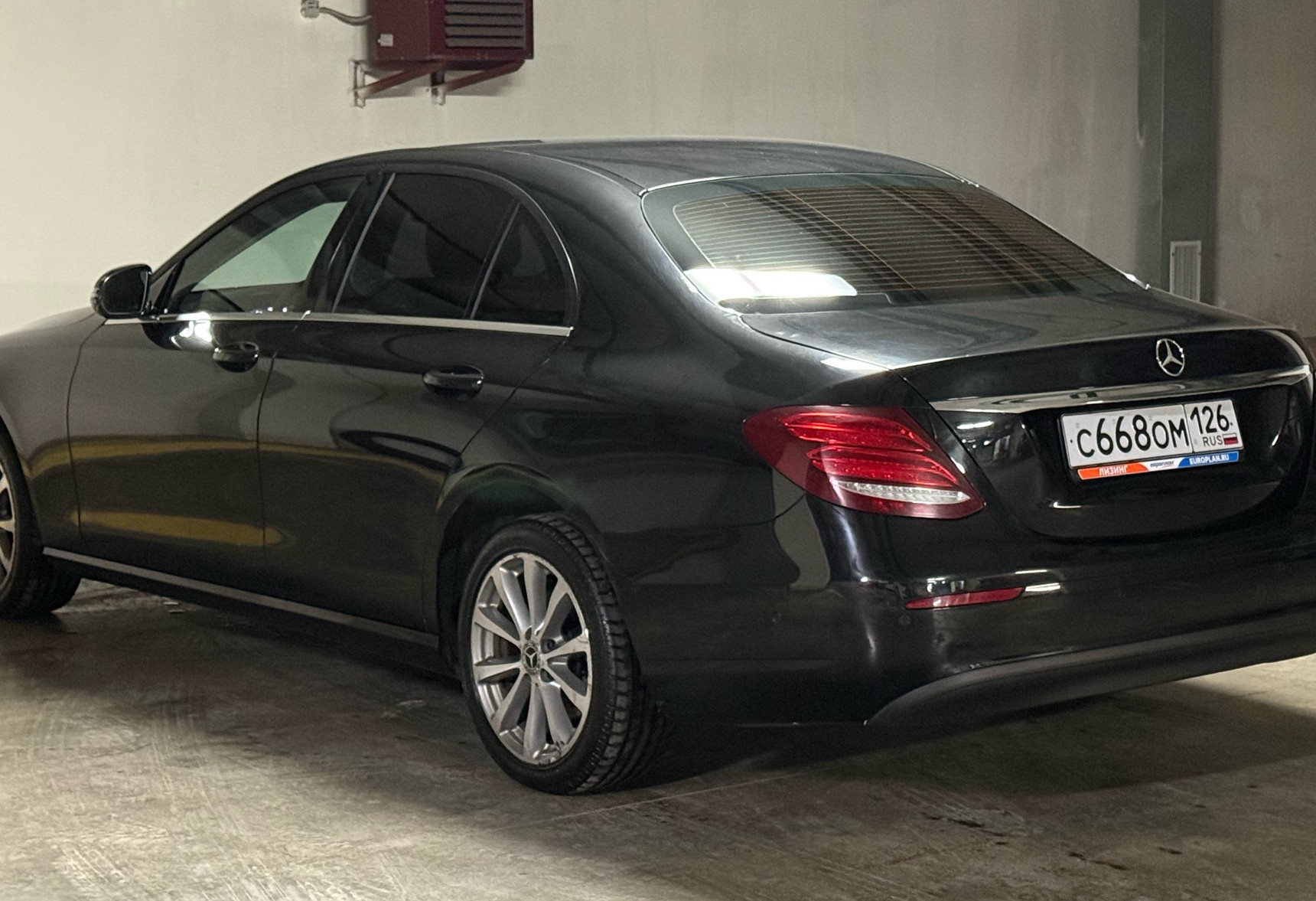 Аренда mercedes-benz e-klass бизнес класса 2018 года в городе Москва Нагорная от 5990 руб./сутки, задний привод, двигатель: бензин, объем 2 литра, каско (Впишу в полис), ОСАГО (Впишу в полис), без водителя, недорого, вид 4 - RentRide