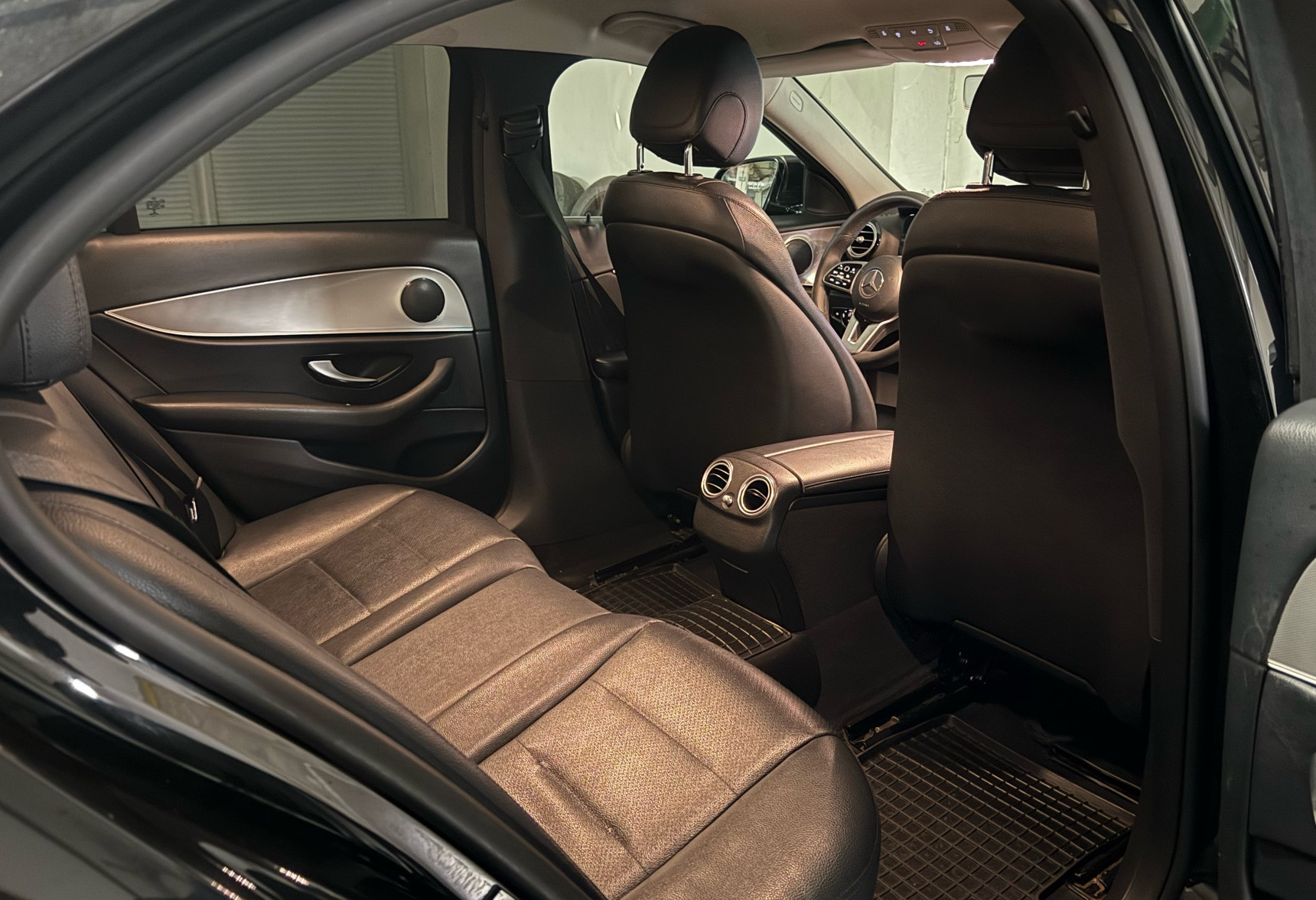 Аренда mercedes-benz e-klass бизнес класса 2018 года в городе Москва Нагорная от 5990 руб./сутки, задний привод, двигатель: бензин, объем 2 литра, каско (Впишу в полис), ОСАГО (Впишу в полис), без водителя, недорого, вид 8 - RentRide