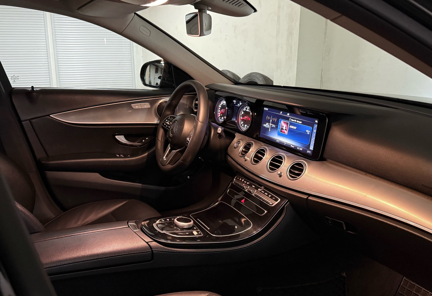 Аренда mercedes-benz e-klass бизнес класса 2018 года в городе Москва Нагорная от 5990 руб./сутки, задний привод, двигатель: бензин, объем 2 литра, каско (Впишу в полис), ОСАГО (Впишу в полис), без водителя, недорого, вид 12 - RentRide