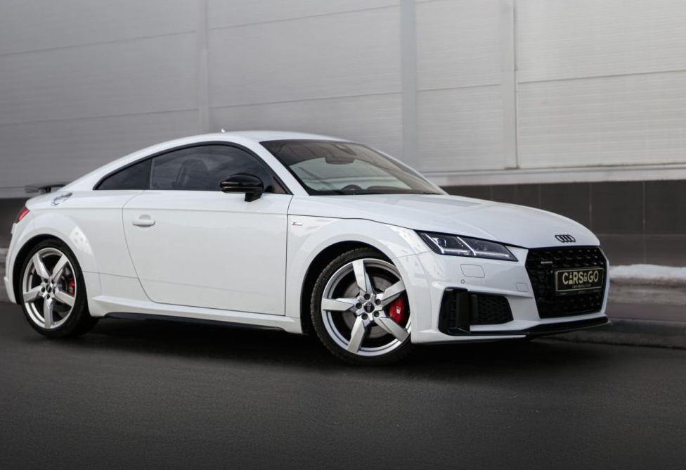 Аренда audi tt премиум класса 2019 года в городе Москва Крылатское от 9600 руб./сутки, полный привод, двигатель: бензин, объем 2 литра, ОСАГО (Мультидрайв), без водителя, недорого - RentRide
