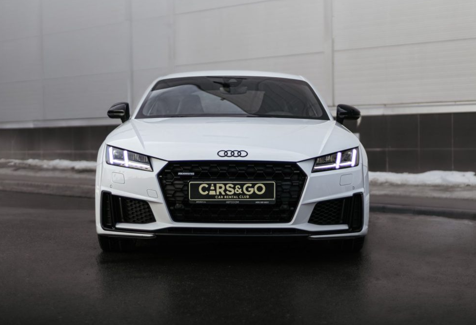 Аренда audi tt премиум класса 2019 года в городе Москва Крылатское от 9600 руб./сутки, полный привод, двигатель: бензин, объем 2 литра, ОСАГО (Мультидрайв), без водителя, недорого, вид 3 - RentRide