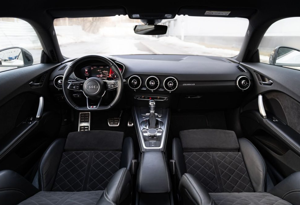 Аренда audi tt премиум класса 2019 года в городе Москва Крылатское от 9600 руб./сутки, полный привод, двигатель: бензин, объем 2 литра, ОСАГО (Мультидрайв), без водителя, недорого, вид 9 - RentRide