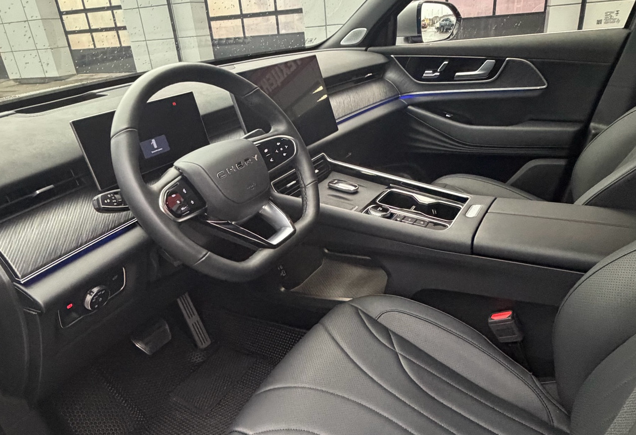 Аренда chery tiggo-9 бизнес класса 2025 года в городе Москва Алтуфьево от 9600 руб./сутки, полный привод, двигатель: бензин, объем 2 литра, ОСАГО (Мультидрайв), без водителя, недорого, вид 5 - RentRide