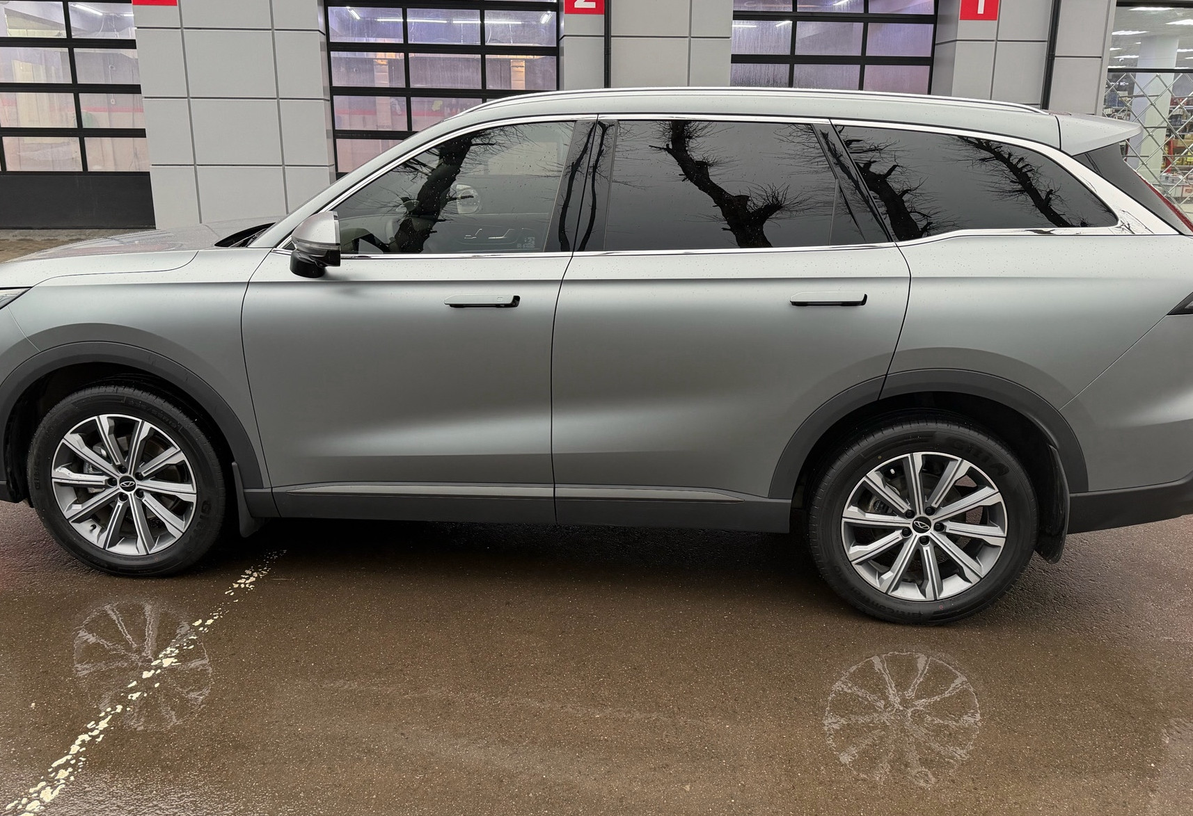 Аренда chery tiggo-9 бизнес класса 2025 года в городе Москва Алтуфьево от 9600 руб./сутки, полный привод, двигатель: бензин, объем 2 литра, ОСАГО (Мультидрайв), без водителя, недорого, вид 4 - RentRide