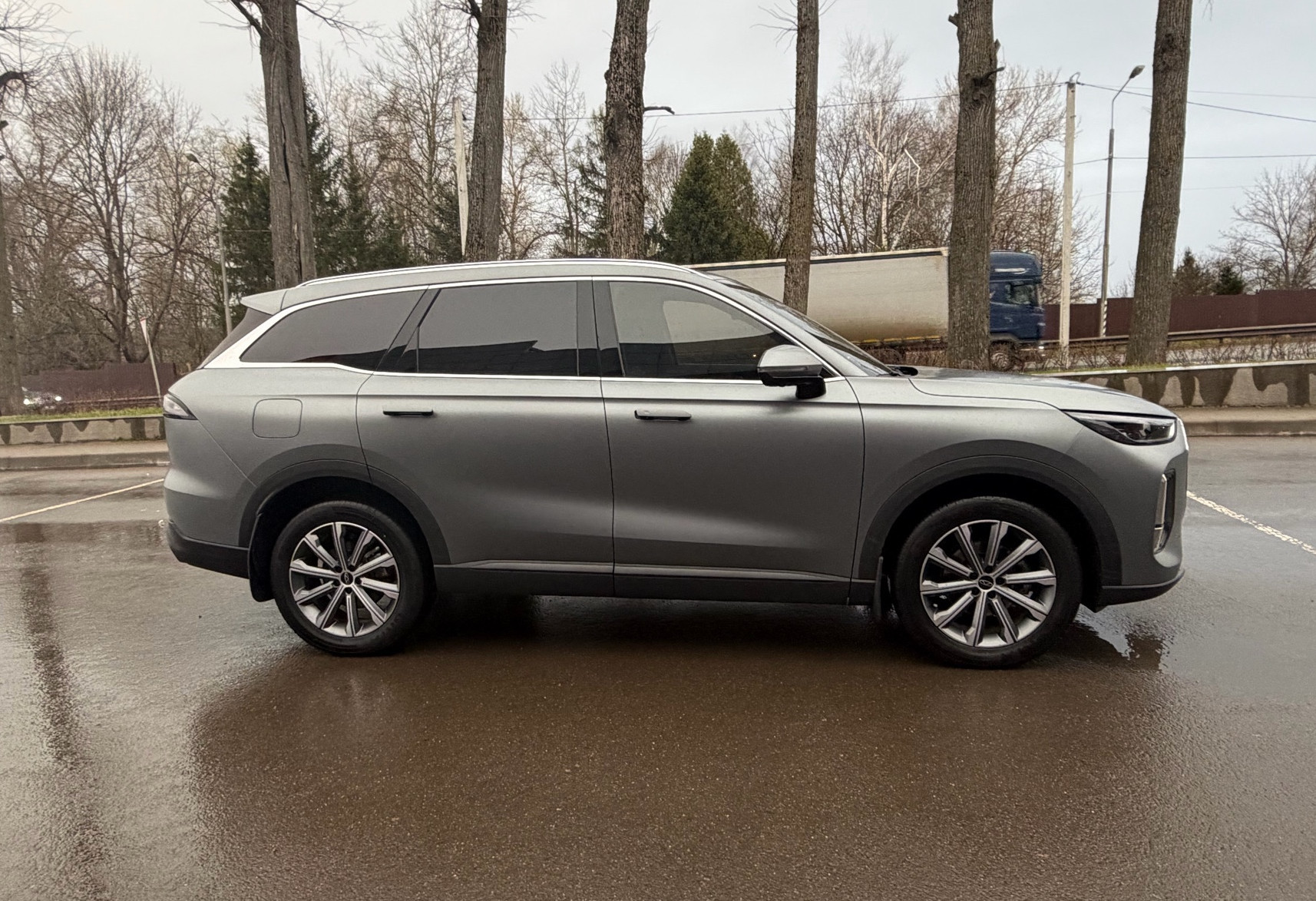 Аренда chery tiggo-9 бизнес класса 2025 года в городе Москва Алтуфьево от 9600 руб./сутки, полный привод, двигатель: бензин, объем 2 литра, ОСАГО (Мультидрайв), без водителя, недорого, вид 3 - RentRide