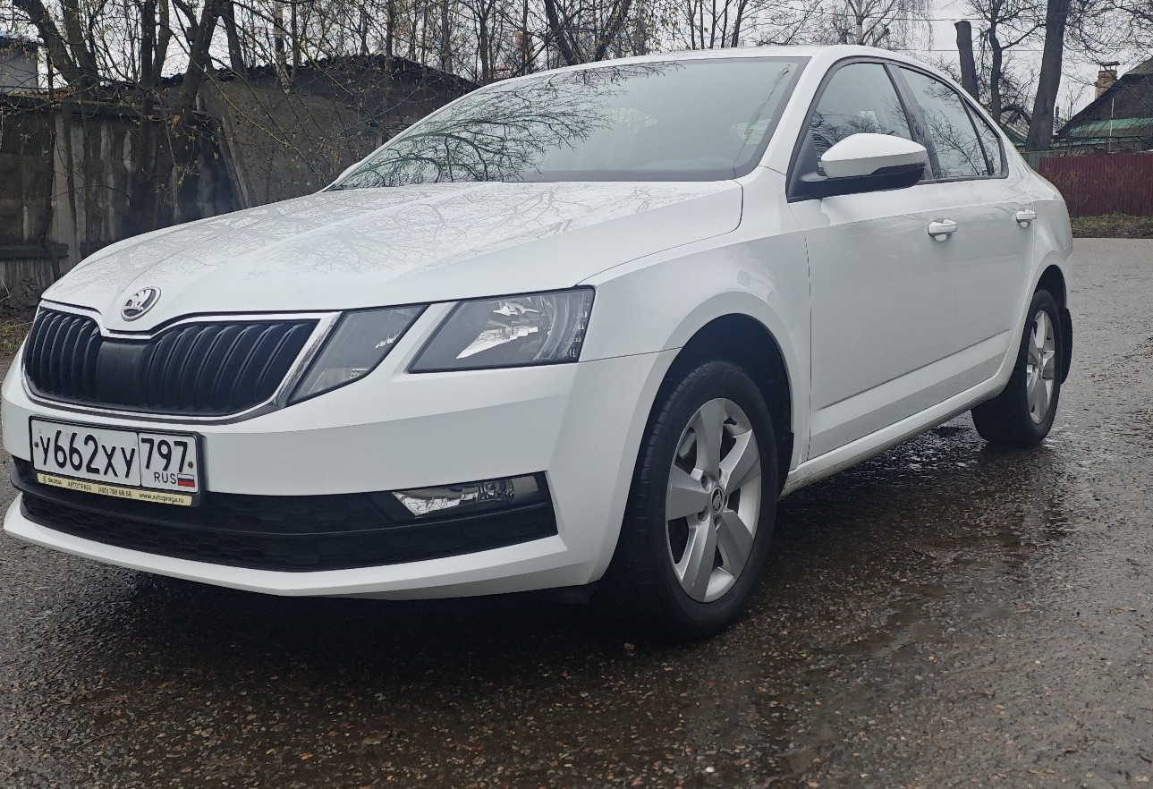 Аренда skoda octavia 2019 года в городе Москва от 2550 руб./сутки, передний привод, двигатель: бензин, объем 1.6 литров, ОСАГО (Мультидрайв), без водителя, недорого - RentRide