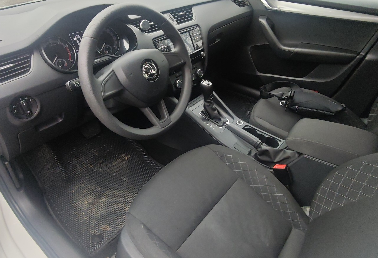 Аренда skoda octavia 2019 года в городе Москва от 2550 руб./сутки, передний привод, двигатель: бензин, объем 1.6 литров, ОСАГО (Мультидрайв), без водителя, недорого, вид 6 - RentRide