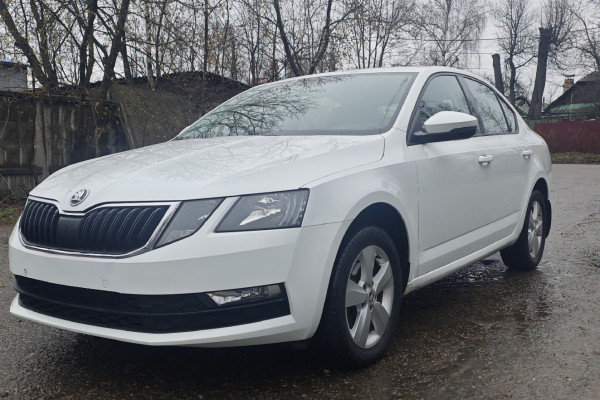 Прокат авто skoda octavia 2019 года в городе Москва от 2550 руб./сутки, передний привод, двигатель: бензин, объем 1.6 литров, ОСАГО (Мультидрайв), без водителя, недорого - RentRide