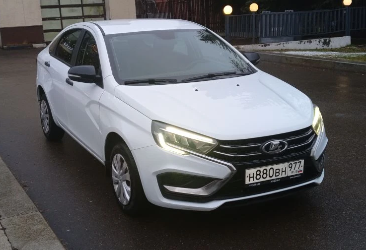 Аренда lada vesta эконом класса 2024 года в городе Москва Новые Черемушки от 2000 руб./сутки, передний привод, двигатель: бензин, объем 1.8 литров, ОСАГО (Впишу в полис), без водителя, недорого - RentRide