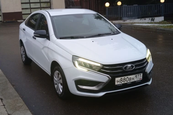 Прокат авто lada vesta эконом класса 2024 года в городе Москва Новые Черемушки от 2000 руб./сутки, передний привод, двигатель: бензин, объем 1.8 литров, ОСАГО (Впишу в полис), без водителя, недорого - RentRide