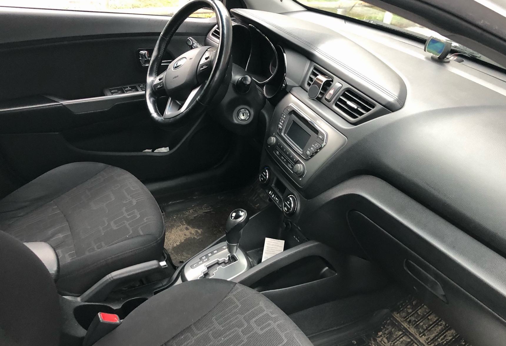 Аренда kia rio эконом класса 2013 года в городе Москва Орехово от 2320 руб./сутки, передний привод, двигатель: бензин, объем 1.6 литров, ОСАГО (Впишу в полис), без водителя, недорого, вид 6 - RentRide