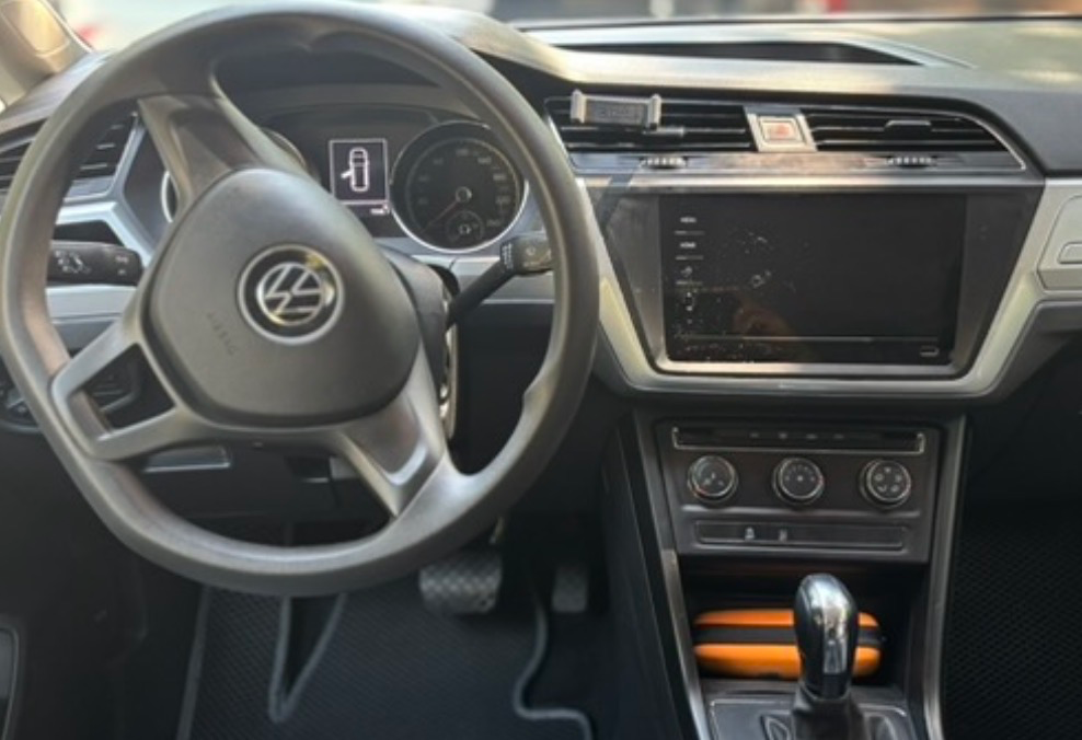 Аренда volkswagen touran 2022 года в городе Москва от 4000 руб./сутки, передний привод, двигатель: бензин, объем 1.4 литра, ОСАГО (Мультидрайв), без водителя, недорого, вид 6 - RentRide