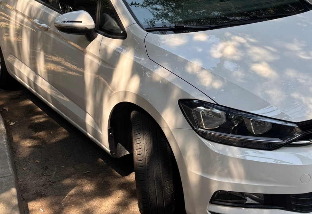 Аренда volkswagen touran 2022 года в городе Москва от 4000 руб./сутки, передний привод, двигатель: бензин, объем 1.4 литра, ОСАГО (Мультидрайв), без водителя, недорого, вид 3 - RentRide