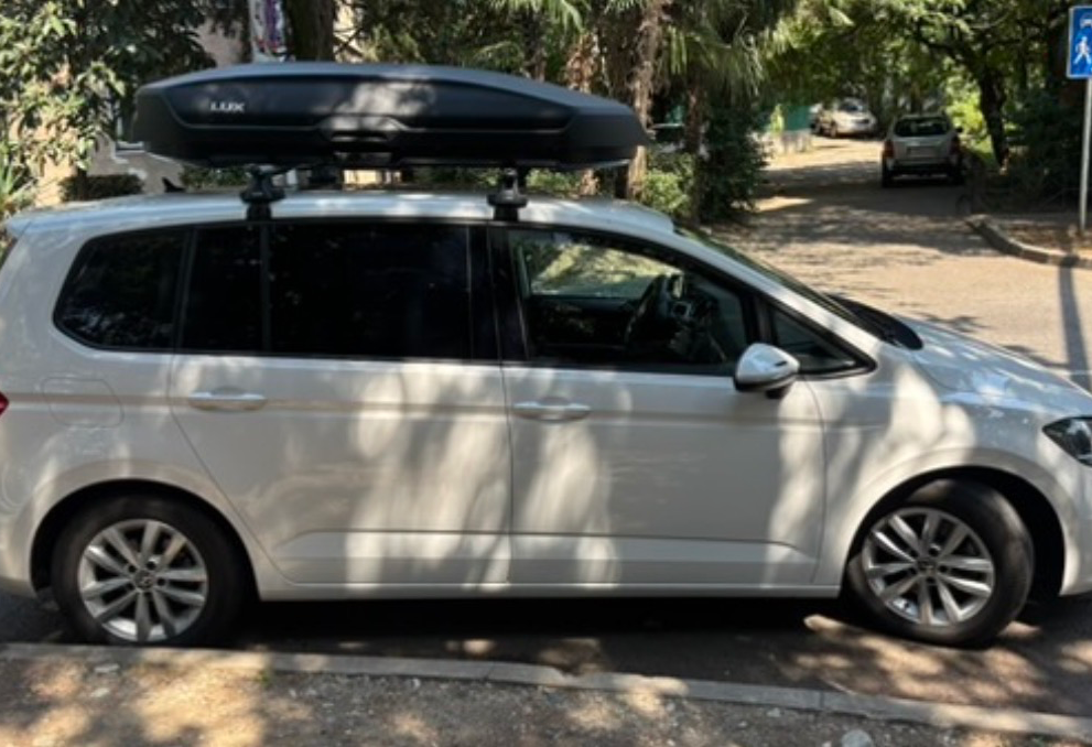 Аренда volkswagen touran 2022 года в городе Москва от 4000 руб./сутки, передний привод, двигатель: бензин, объем 1.4 литра, ОСАГО (Мультидрайв), без водителя, недорого, вид 4 - RentRide