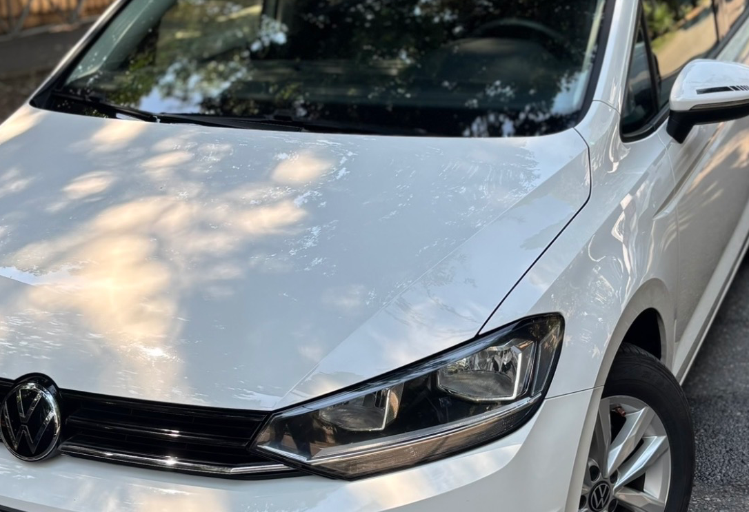 Аренда volkswagen touran 2022 года в городе Москва от 4000 руб./сутки, передний привод, двигатель: бензин, объем 1.4 литра, ОСАГО (Мультидрайв), без водителя, недорого, вид 2 - RentRide