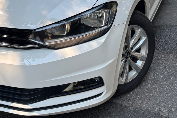 Прокат авто volkswagen touran 2022 года в городе Сочи от 4000 руб./сутки, передний привод, двигатель: бензин, объем 1.4 литра, ОСАГО (Мультидрайв), без водителя, недорого - RentRide