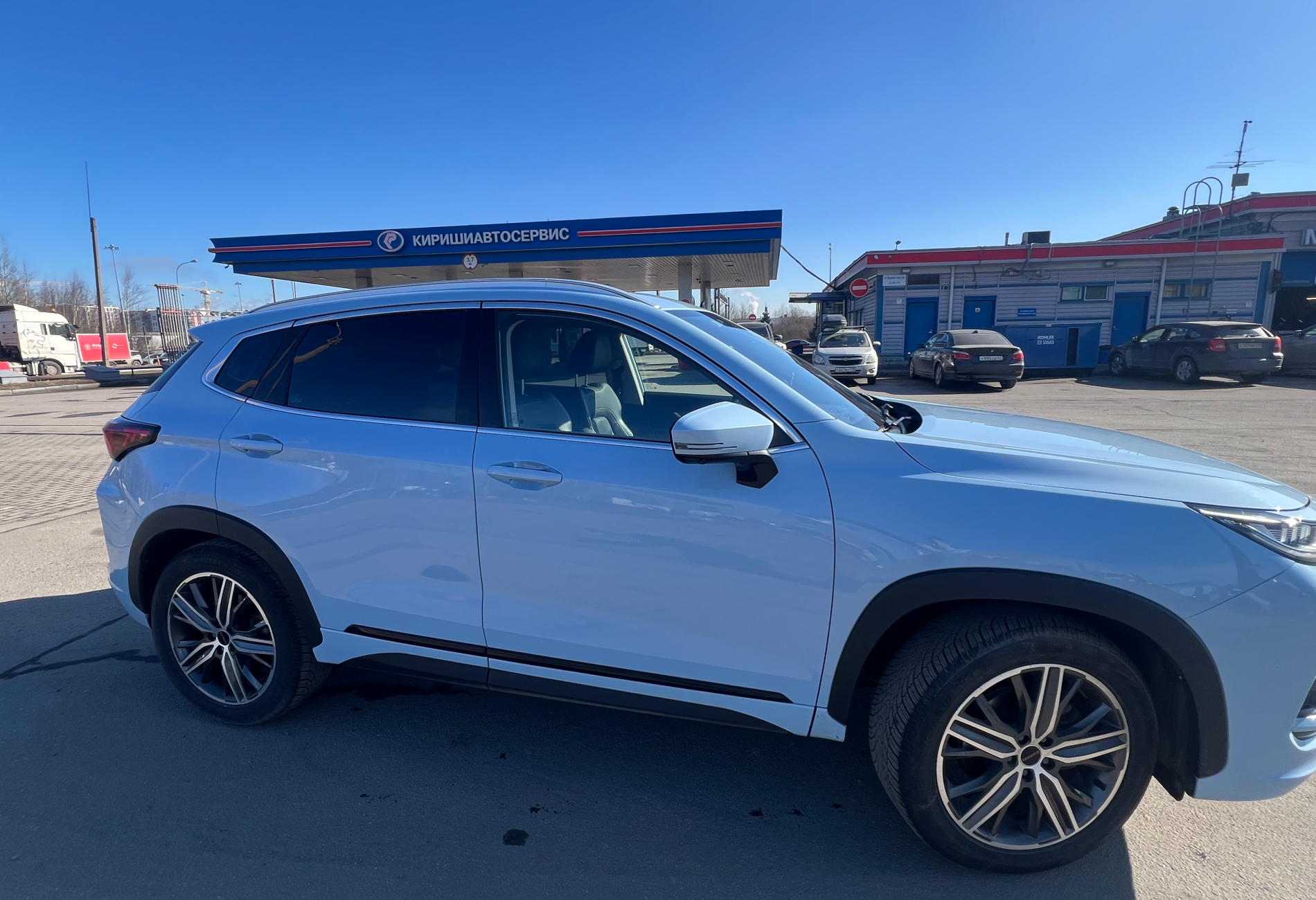 Аренда exeed lx комфорт класса 2023 года в городе Москва Парнас от 3600 руб./сутки, передний привод, двигатель: бензин, объем 1.5 литров, каско (Впишу в полис), ОСАГО (Впишу в полис), без водителя, недорого, вид 3 - RentRide