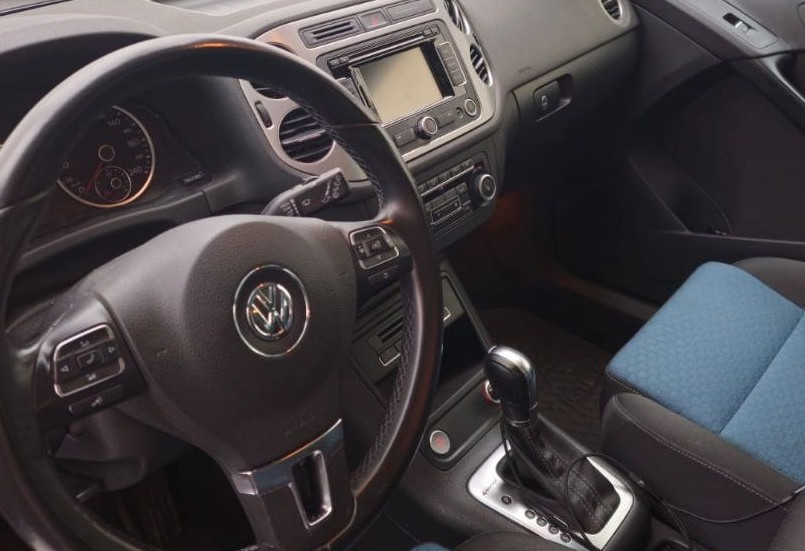 Аренда volkswagen tiguan эконом класса 2013 года в городе Москва Таганская от 3400 руб./сутки, полный привод, двигатель: бензин, объем 2 литра, каско (Мультидрайв), ОСАГО (Мультидрайв), без водителя, недорого, вид 2 - RentRide