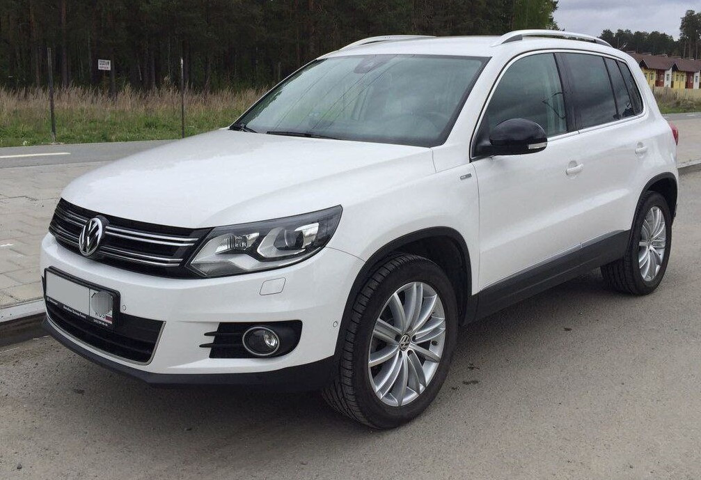 Аренда volkswagen tiguan эконом класса 2013 года в городе Москва Таганская от 3400 руб./сутки, полный привод, двигатель: бензин, объем 2 литра, каско (Мультидрайв), ОСАГО (Мультидрайв), без водителя, недорого - RentRide