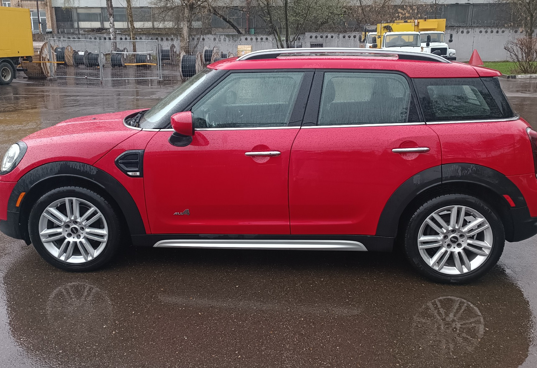 Аренда mini countryman стандарт класса 2021 года в городе Москва Ленинский проспект от 4792 руб./сутки, полный привод, двигатель: бензин, объем 1500 литров, ОСАГО (Впишу в полис), без водителя, недорого, вид 2 - RentRide