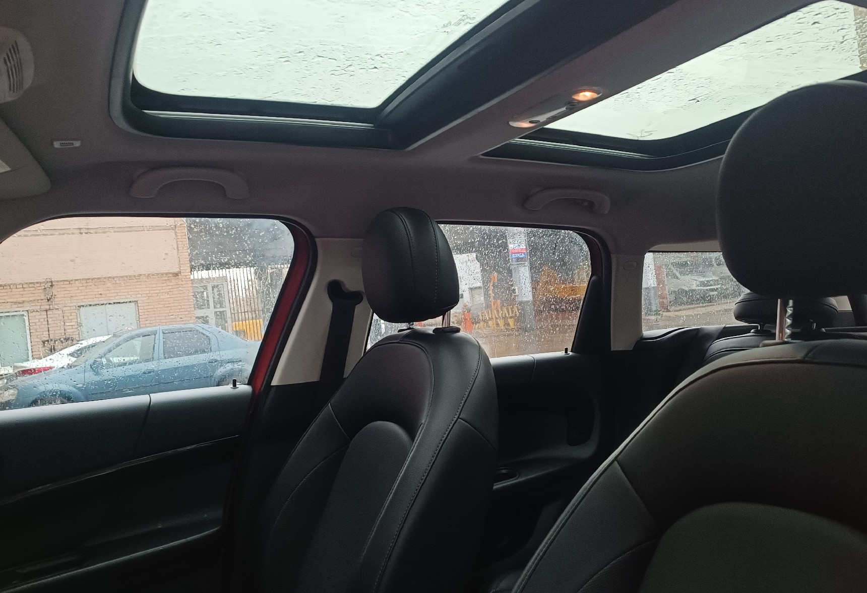 Аренда mini countryman стандарт класса 2021 года в городе Москва Ленинский проспект от 4792 руб./сутки, полный привод, двигатель: бензин, объем 1500 литров, ОСАГО (Впишу в полис), без водителя, недорого, вид 6 - RentRide