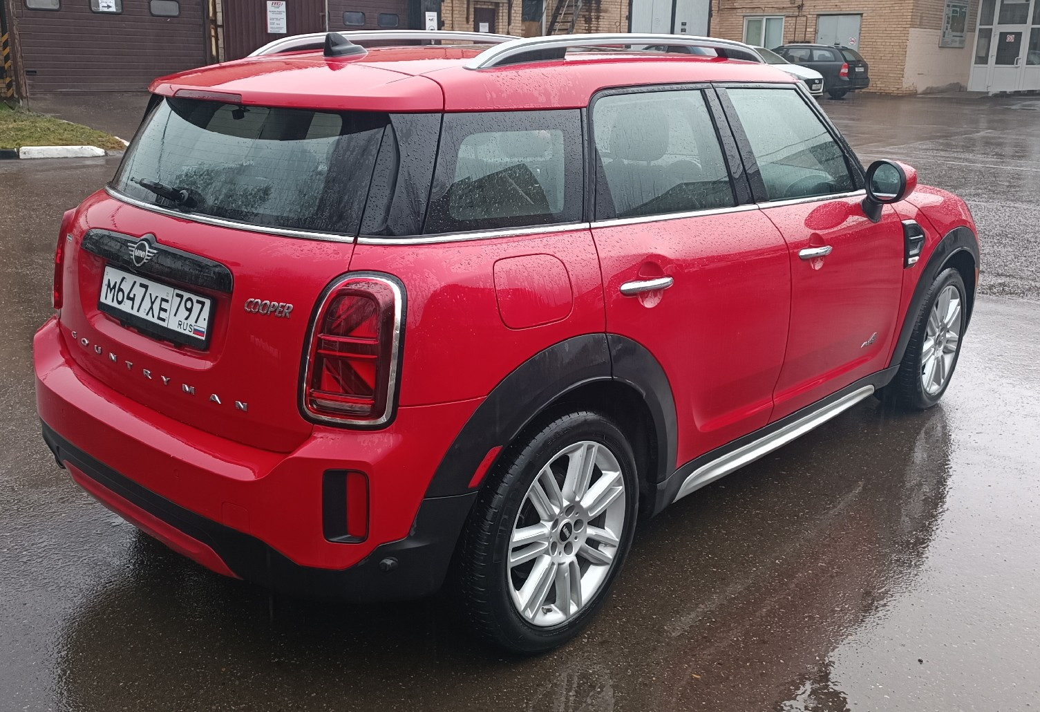 Аренда mini countryman стандарт класса 2021 года в городе Москва Ленинский проспект от 4792 руб./сутки, полный привод, двигатель: бензин, объем 1500 литров, ОСАГО (Впишу в полис), без водителя, недорого, вид 4 - RentRide